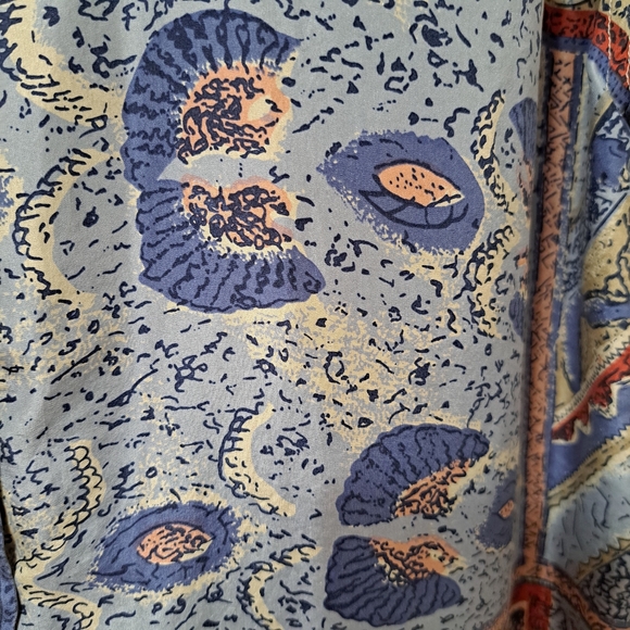 Vintage 100% Silk Rare Find - Picture 9 of 11